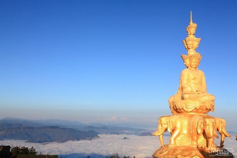 <峨眉山清凉避暑自驾2日游>宿峨眉山金顶大酒店三人间，含门票